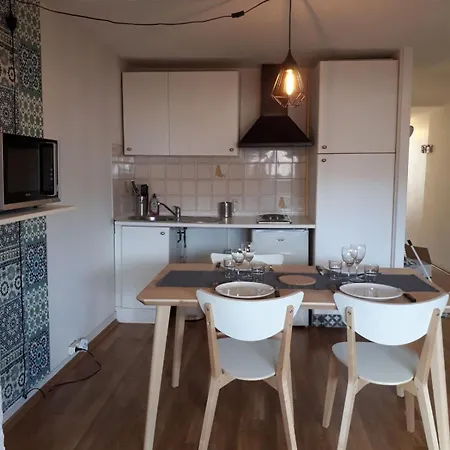 2 Pieces Petit Lägenhet *